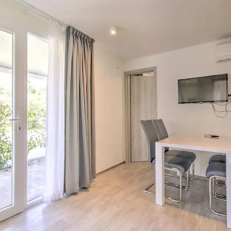 Holiday home Magnificent Mobile In With Swimming Pool