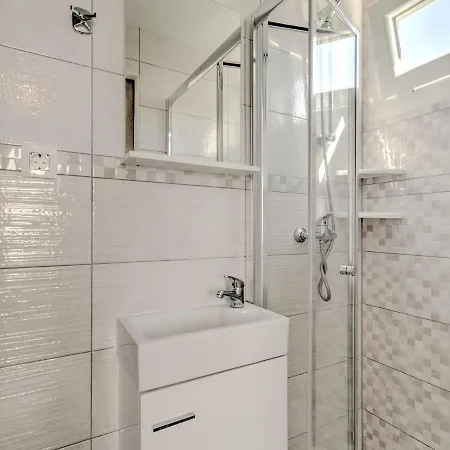 Magnificent Mobile In With Swimming Pool * Banjole