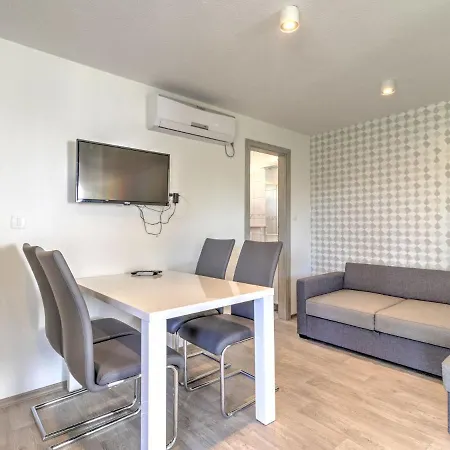 Magnificent Mobile In With Swimming Pool Holiday home