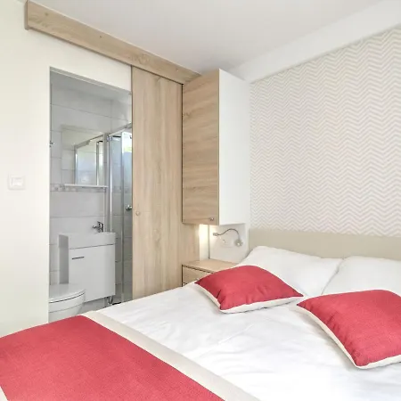 Holiday home Magnificent Mobile In With Swimming Pool