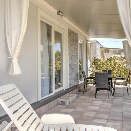 Magnificent Mobile In With Swimming Pool Holiday home *