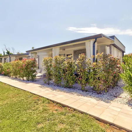 Holiday home Magnificent Mobile In With Swimming Pool