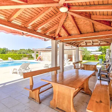 Magnificent Mobile In With Swimming Pool Banjole
