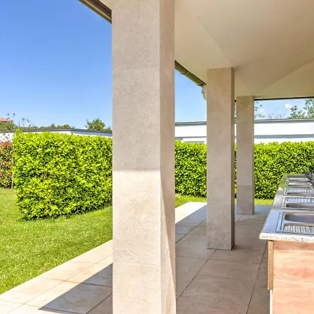 Magnificent Mobile In With Swimming Pool
