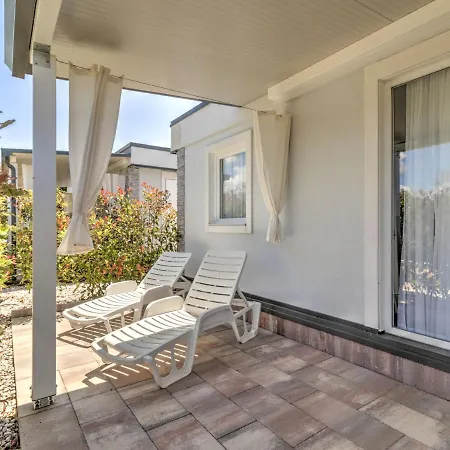 Magnificent Mobile In With Swimming Pool Vakantiehuis *